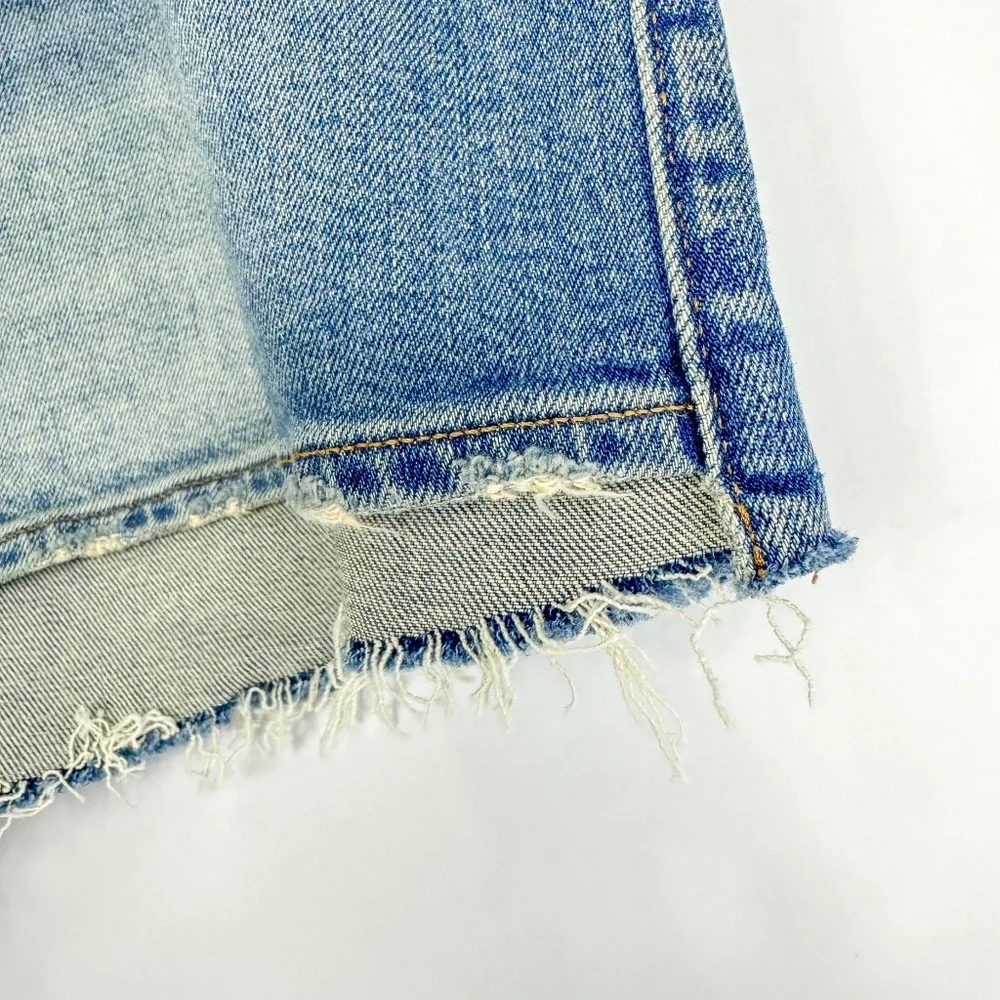 Good American Good 90's Mid Rise Relaxed Denim Shorts - Picture 3 of 7
